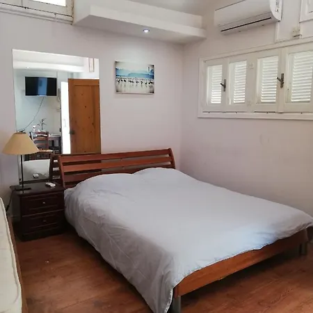 Swallows Nest לרנקה