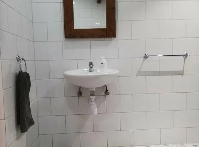 Swallows Nest * לרנקה