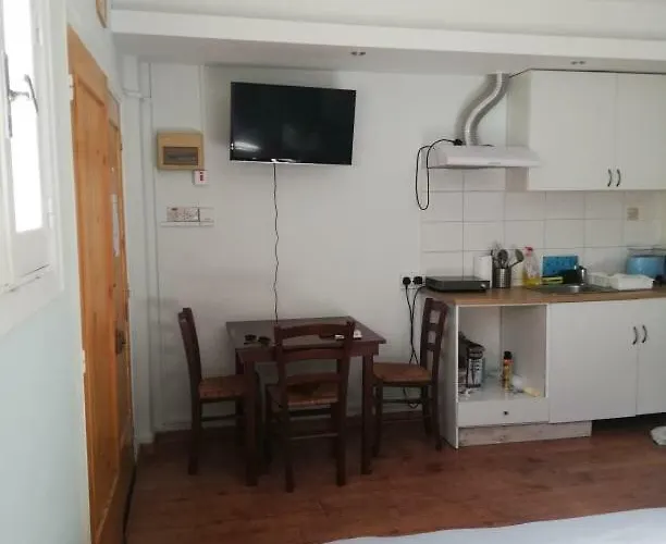 Swallows Nest Апартаменти Ларнака